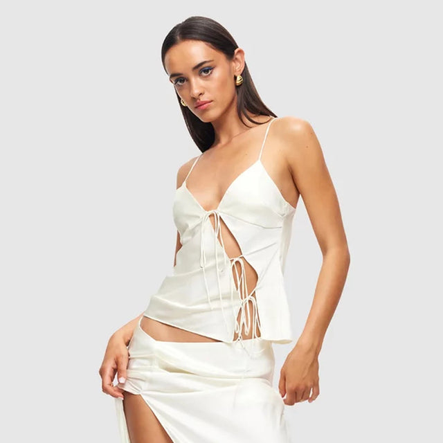 Well Tailored Top with a Graceful Silhouette
