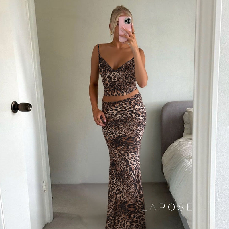 Effortlessly Elegant Garment with a Timeless Design