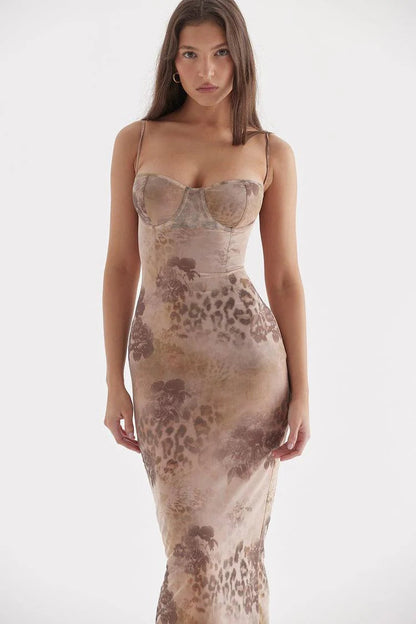 Well Tailored Garment with a Graceful Silhouette