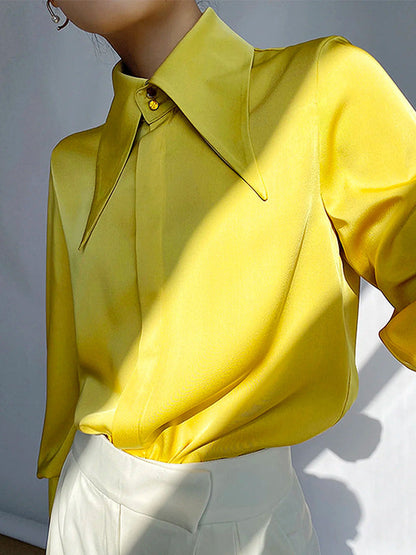 Well Tailored Blouse with a Graceful Silhouette