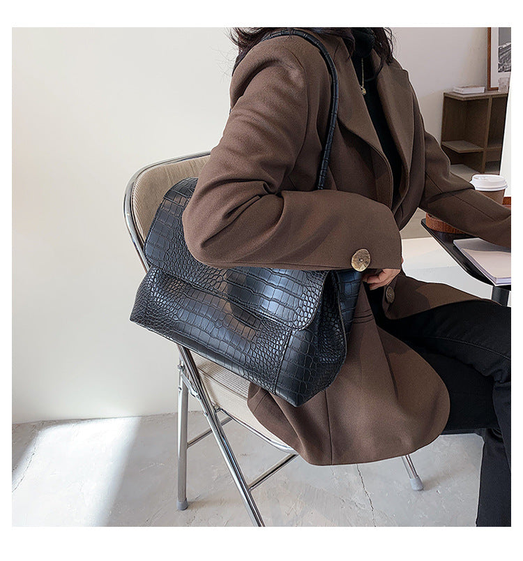 Sophisticated Bag with a Clean Classic Look