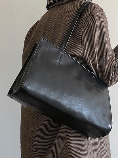 Effortlessly Elegant Bag with a Timeless Design