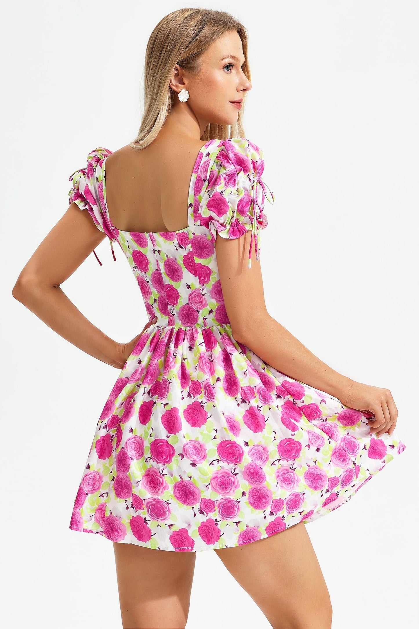 Well Tailored Dress with a Graceful Silhouette