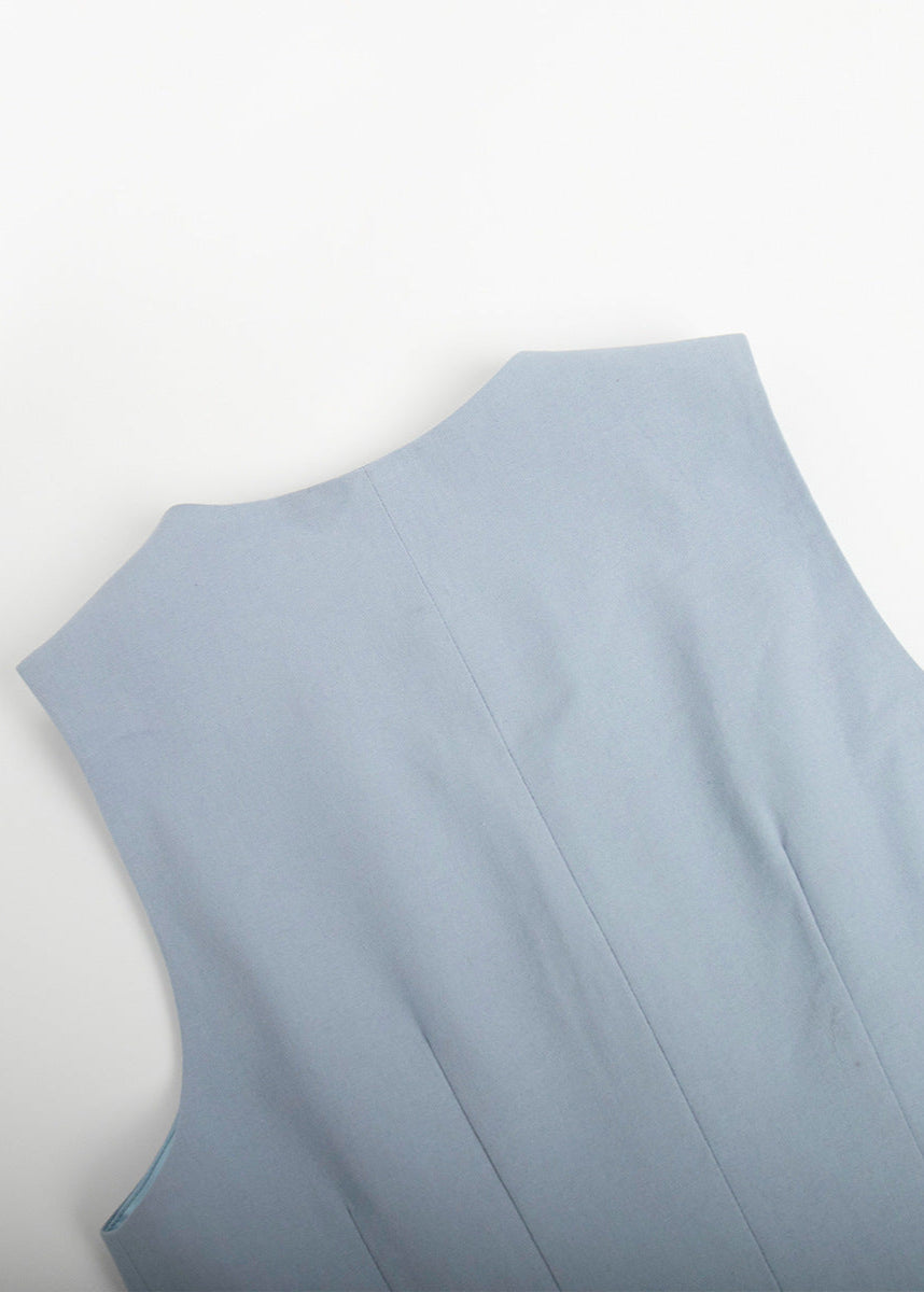 Sophisticated Garment with a Clean Classic Look