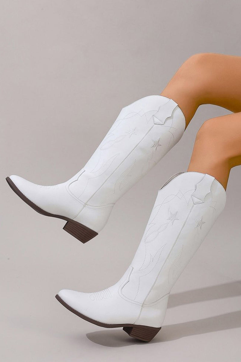 Effortlessly Elegant Boots with a Timeless Design