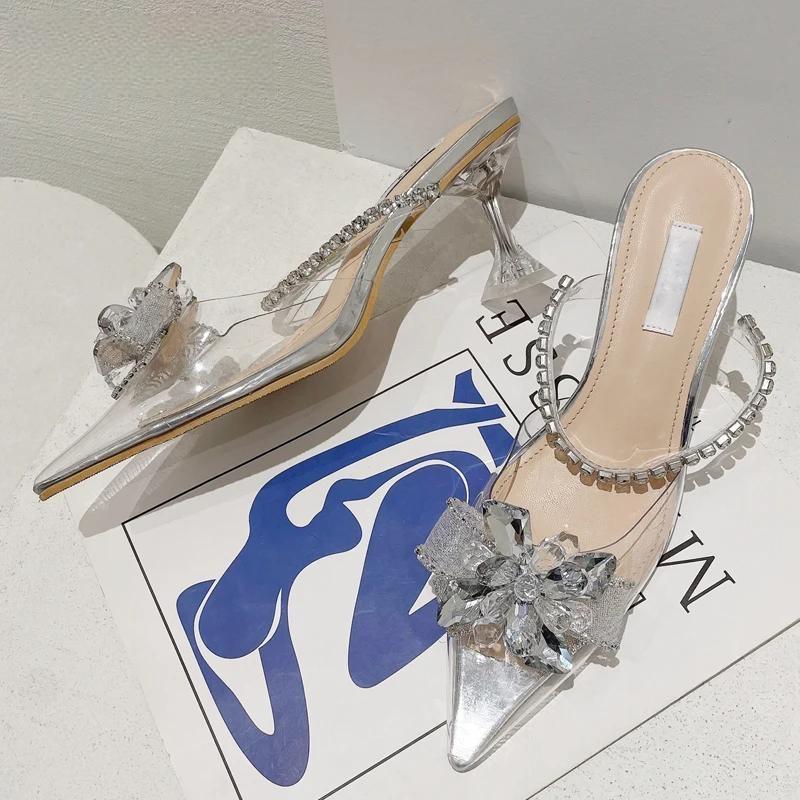 Effortlessly Elegant Heels with a Timeless Design