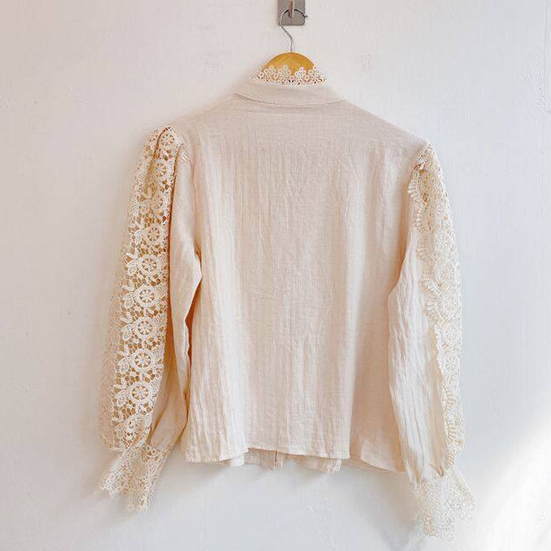 Effortlessly Elegant Blouse with a Timeless Design