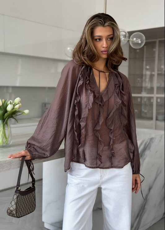 Well Tailored Blouse with a Graceful Silhouette