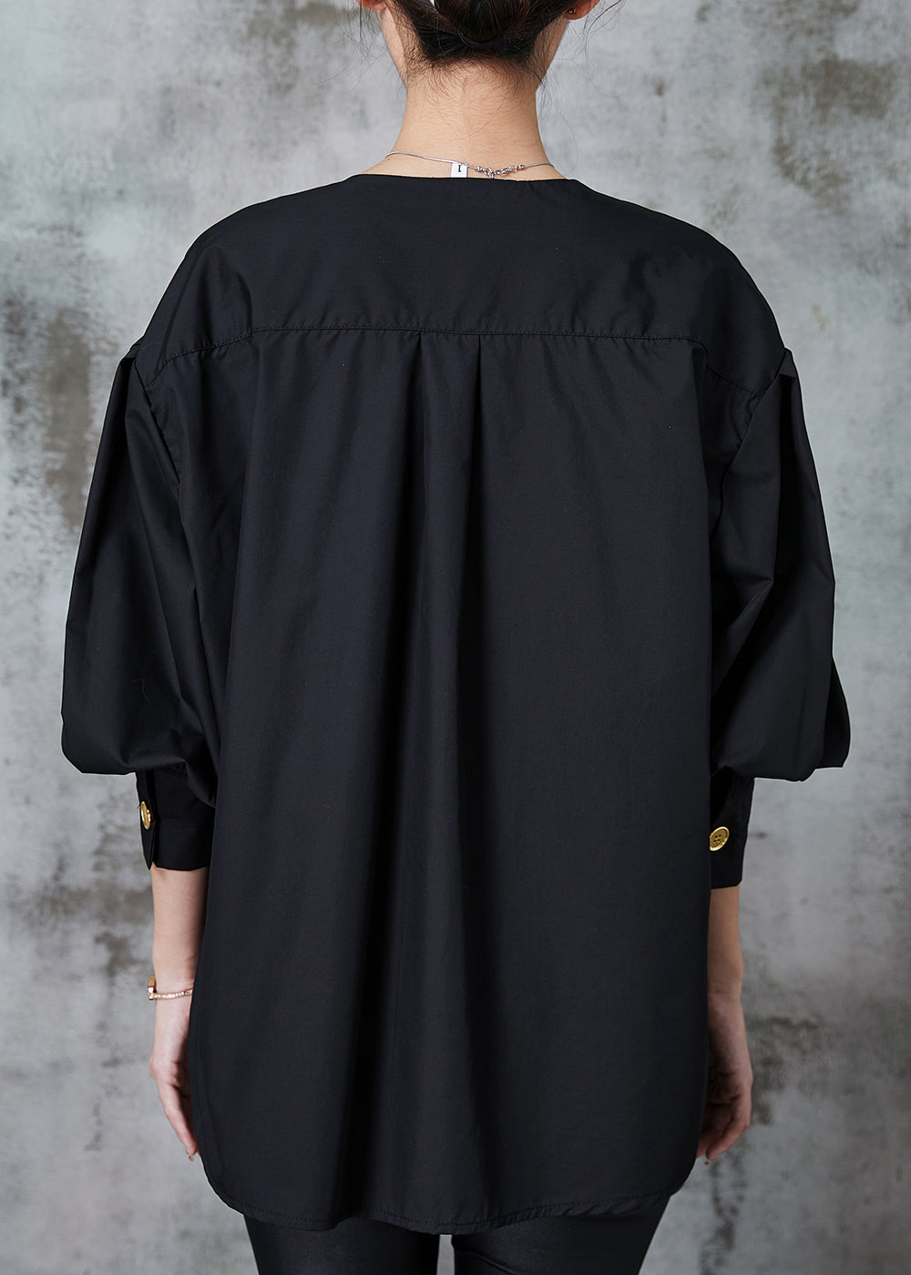 Well Tailored Shirt with a Graceful Silhouette