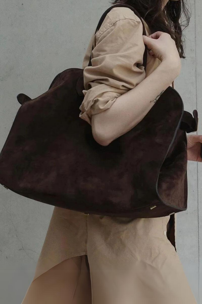 Sophisticated Bag with a Clean Classic Look