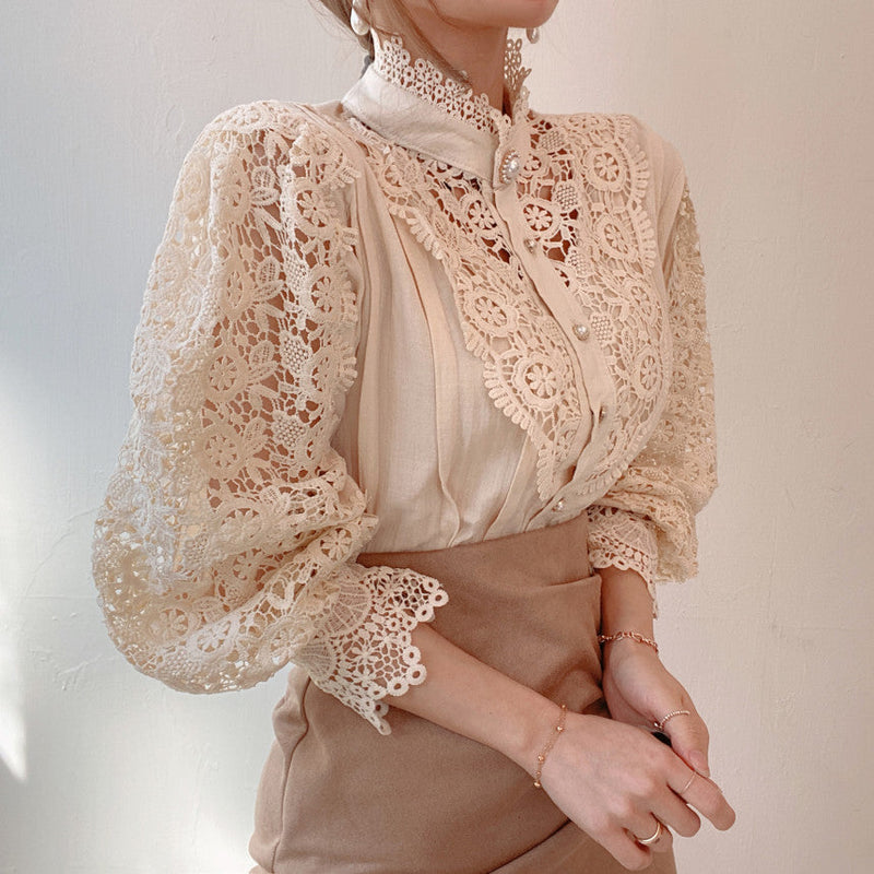 Effortlessly Elegant Blouse with a Timeless Design