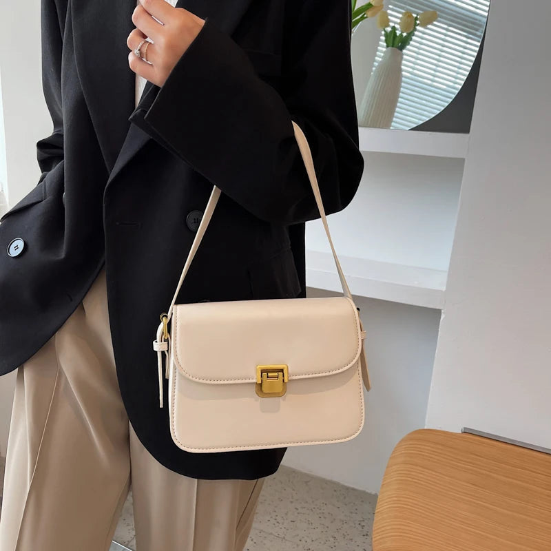 Gracefully Styled Bag for Any Occasion