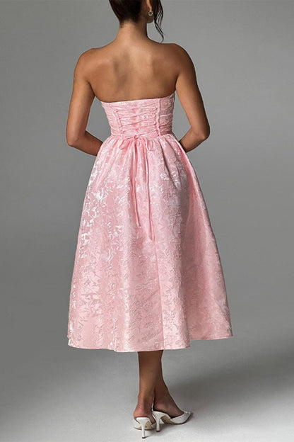 Well Tailored Dress with a Graceful Silhouette