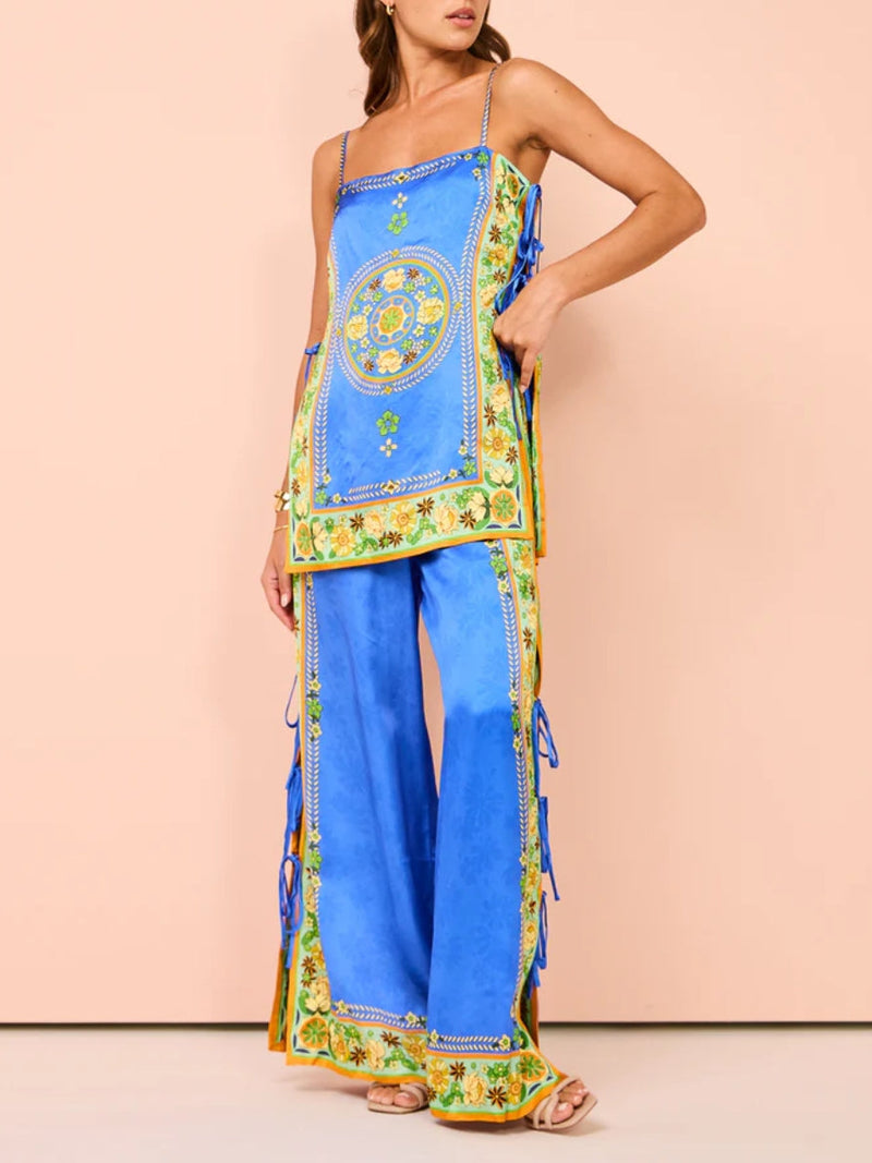 Well Tailored Top with a Graceful Silhouette