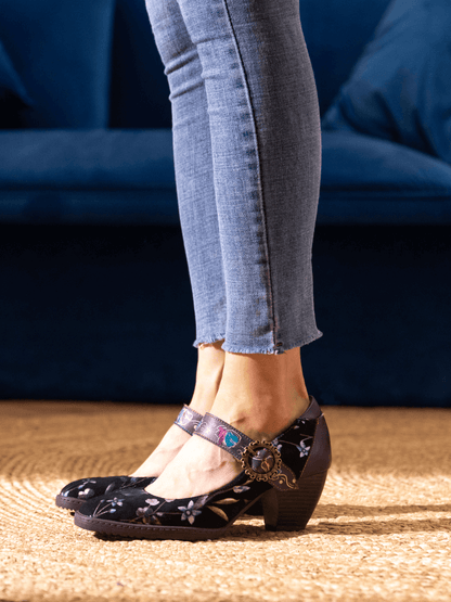 Gracefully Styled Garment for Any Occasion