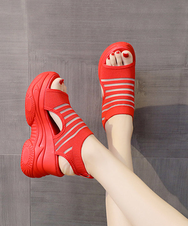 Well Tailored Sandals with a Graceful Silhouette