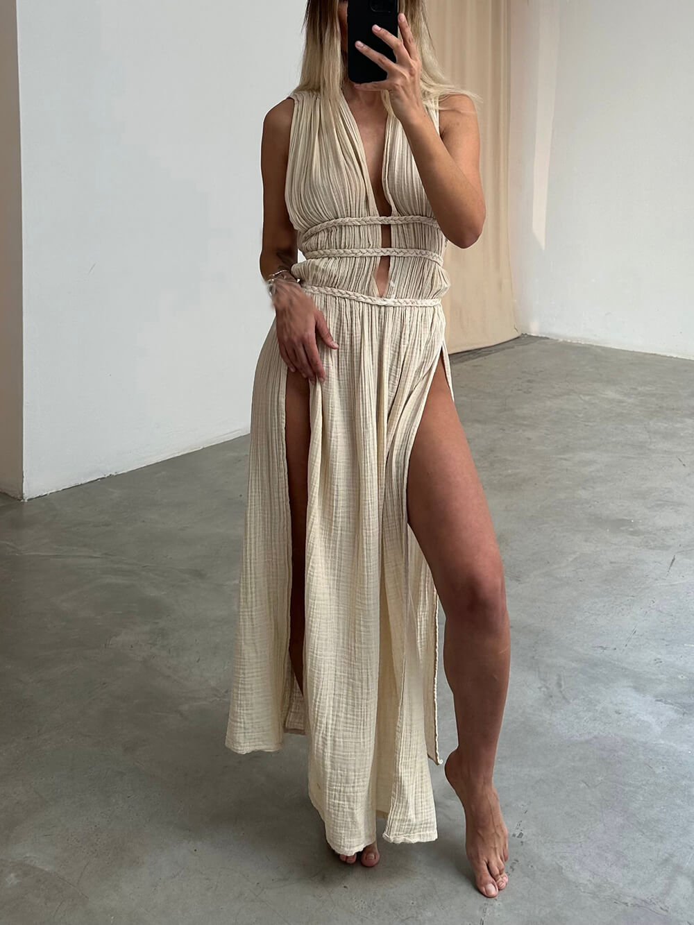 Effortlessly Elegant Dress with a Timeless Design