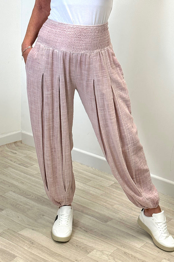 Classic Vintage Pants with a Flattering Fit