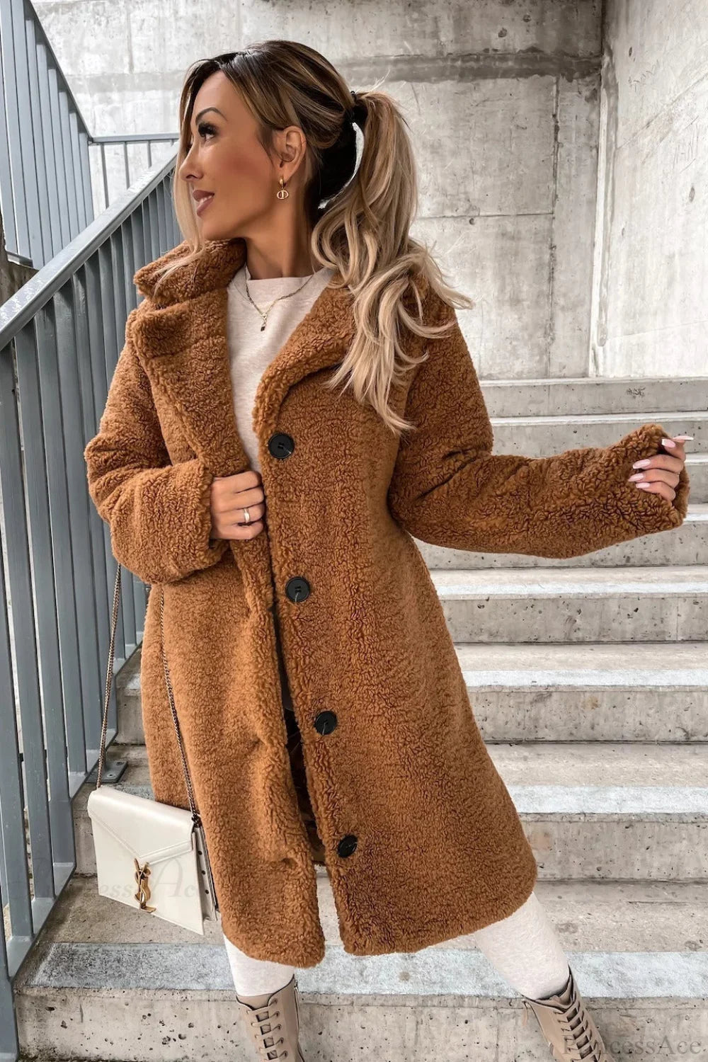 Beautifully Finished Coat in a Timeless Design
