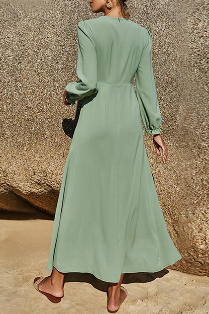 Beautifully Finished Dress in a Timeless Design