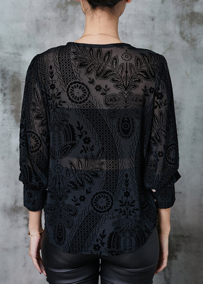 Well Tailored Top with a Graceful Silhouette