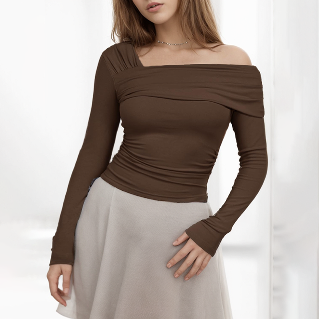 Well Tailored T-Shirt with a Graceful Silhouette