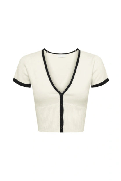 Effortlessly Elegant Garment with a Timeless Design