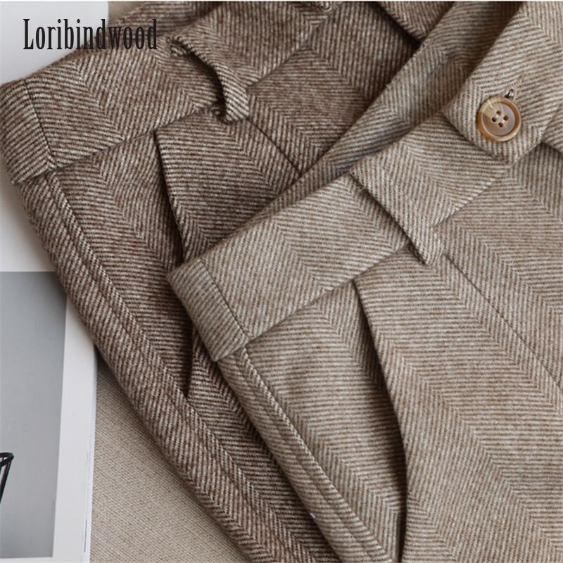 Effortlessly Elegant Pants with a Timeless Design