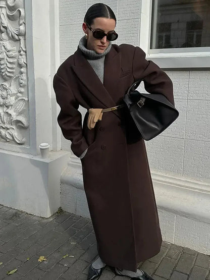 Well Tailored Coat with a Graceful Silhouette