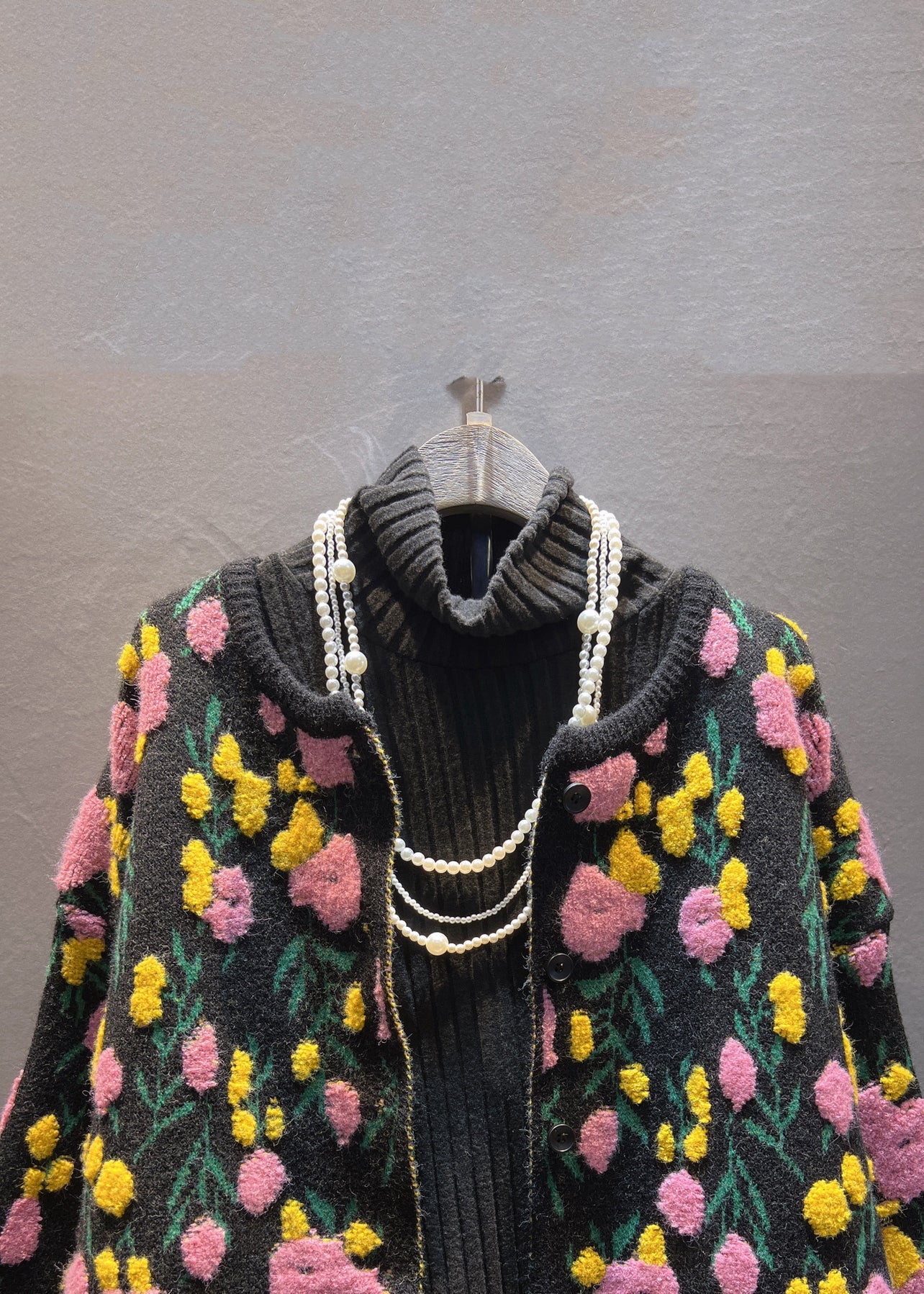 Effortlessly Elegant Coat with a Timeless Design