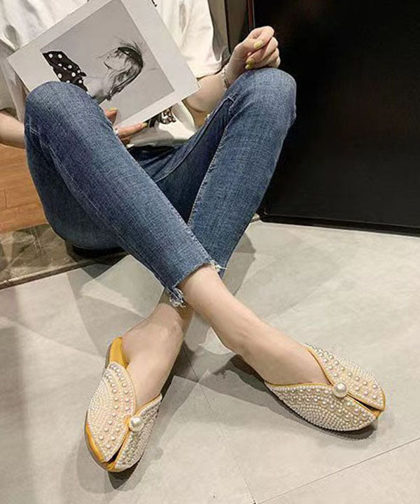 Well Tailored Sandals with a Graceful Silhouette
