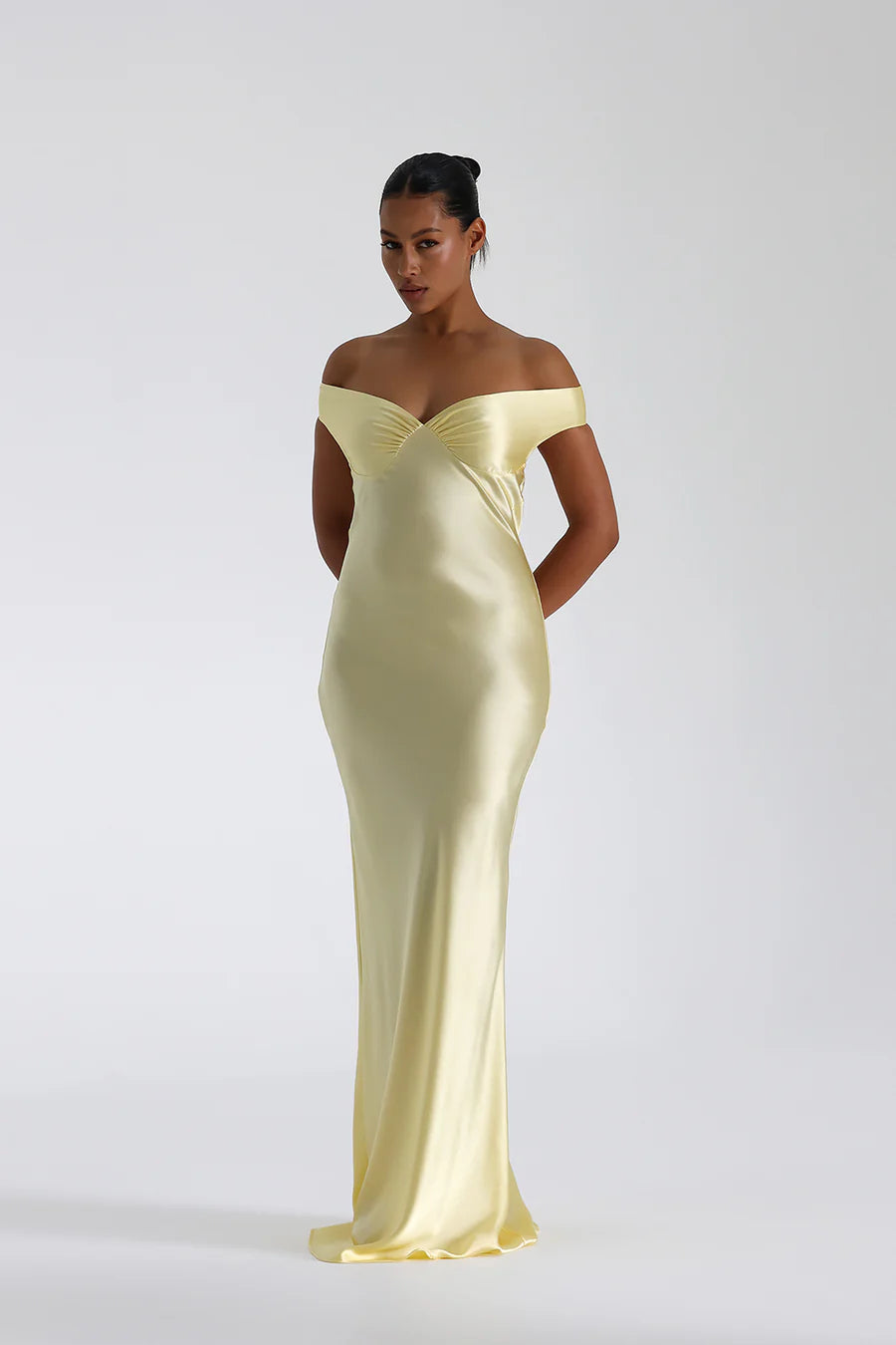 Well Tailored Dress with a Graceful Silhouette