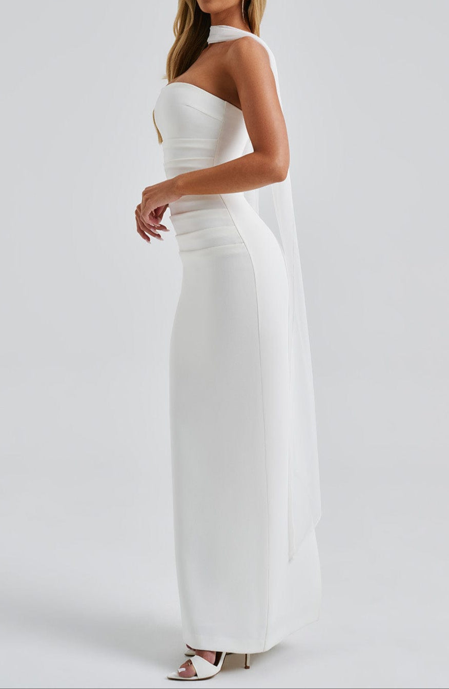 Beautifully Finished Dress in a Timeless Design