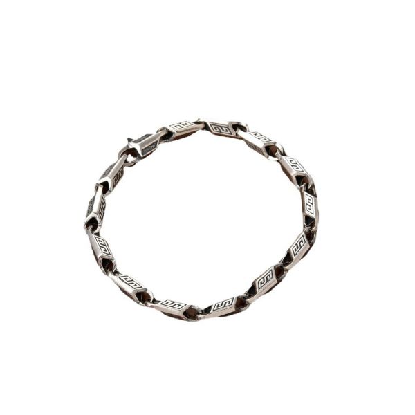 Beautifully Finished Garment in a Timeless Design