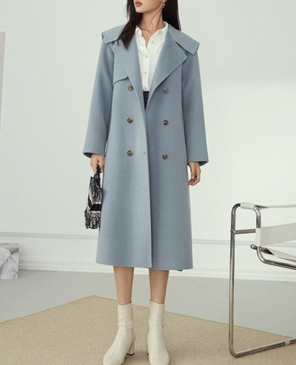 Beautifully Finished Coat in a Timeless Design