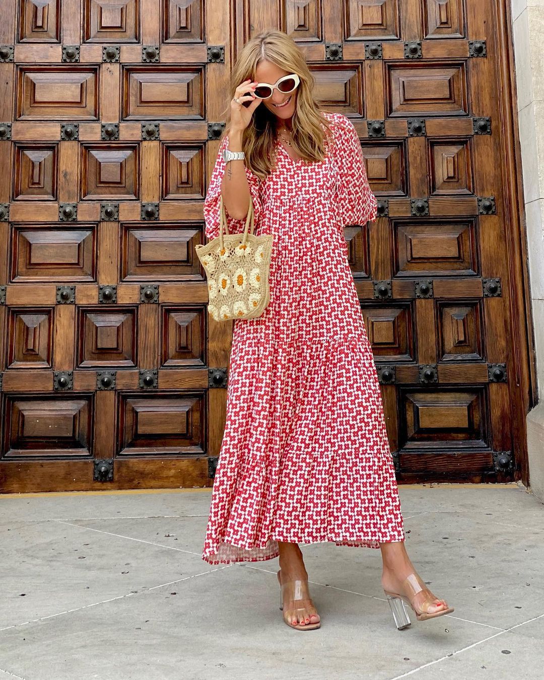 Effortlessly Elegant Dress with a Timeless Design