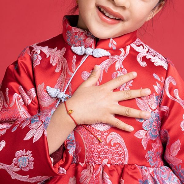 Gracefully Styled Garment for Any Occasion