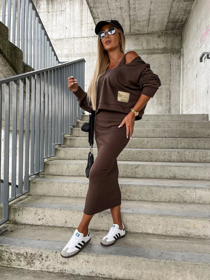 Well Tailored Sweater with a Graceful Silhouette