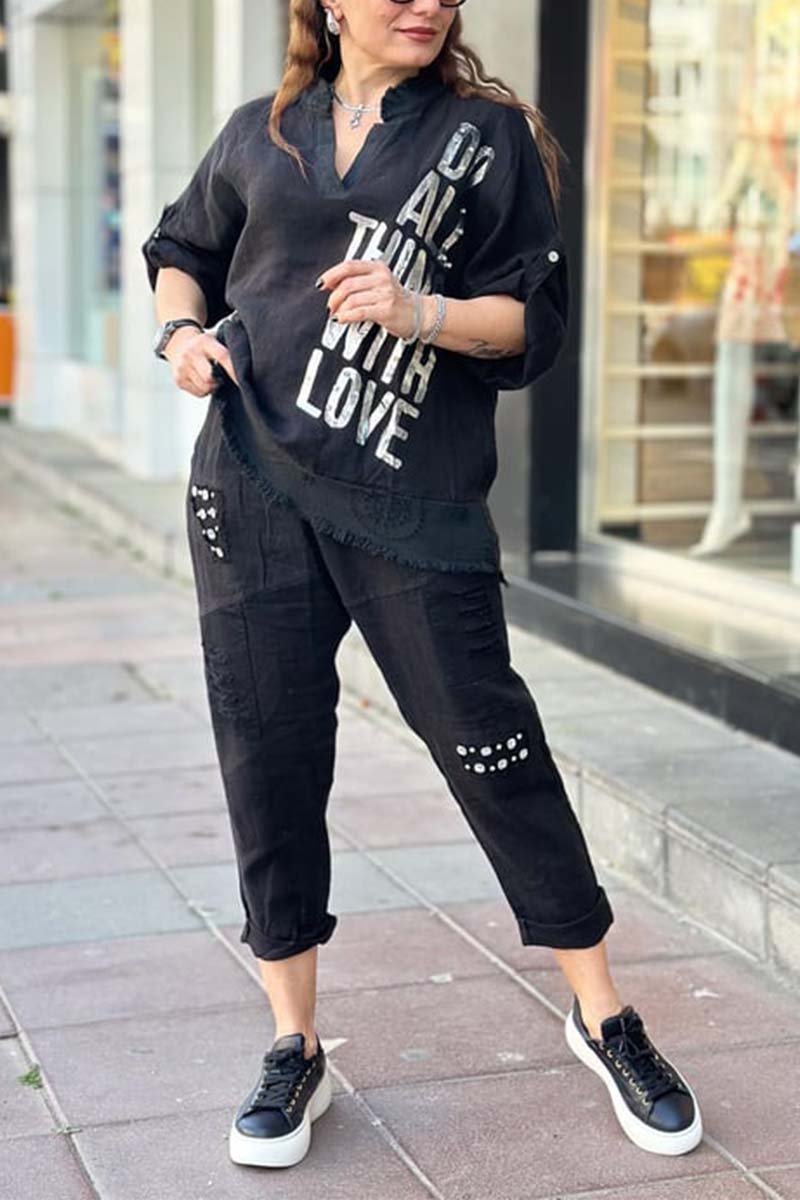 Effortlessly Elegant Pants with a Timeless Design