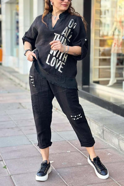 Effortlessly Elegant Pants with a Timeless Design