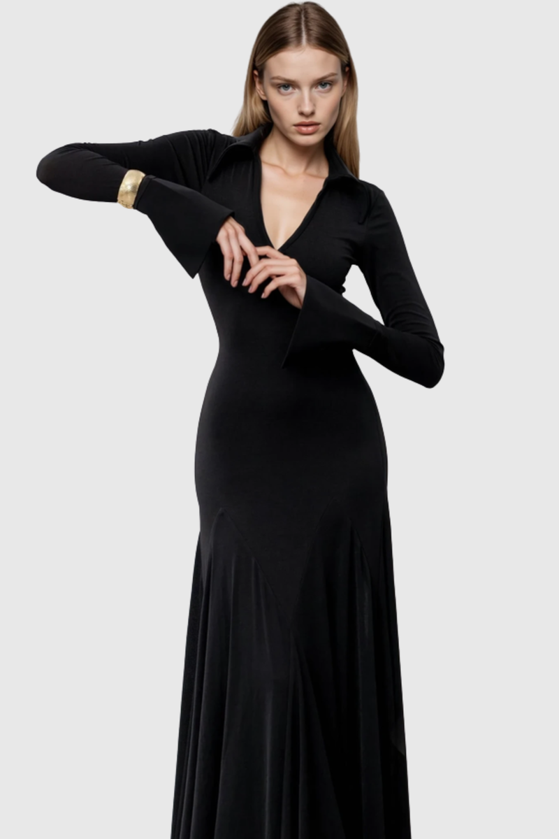 Beautifully Finished Dress in a Timeless Design