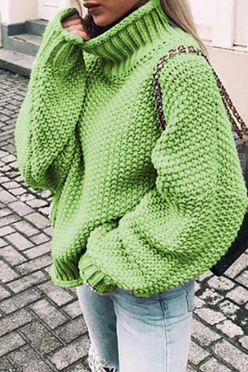 Well Tailored Sweater with a Graceful Silhouette