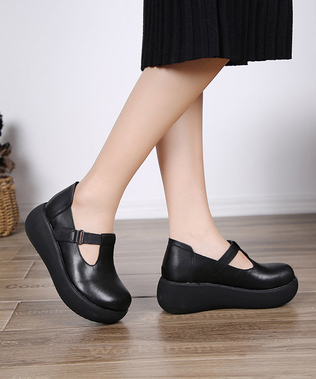 Well Tailored Shoes with a Graceful Silhouette