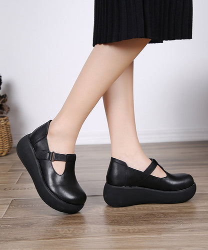 Well Tailored Shoes with a Graceful Silhouette