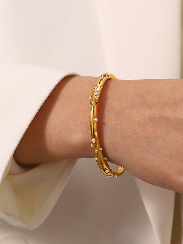Gracefully Styled Garment for Any Occasion