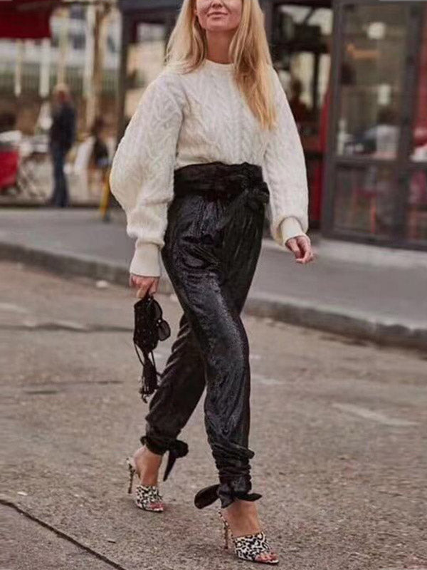 Effortlessly Elegant Pants with a Timeless Design