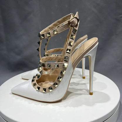 Effortlessly Elegant Sandals with a Timeless Design