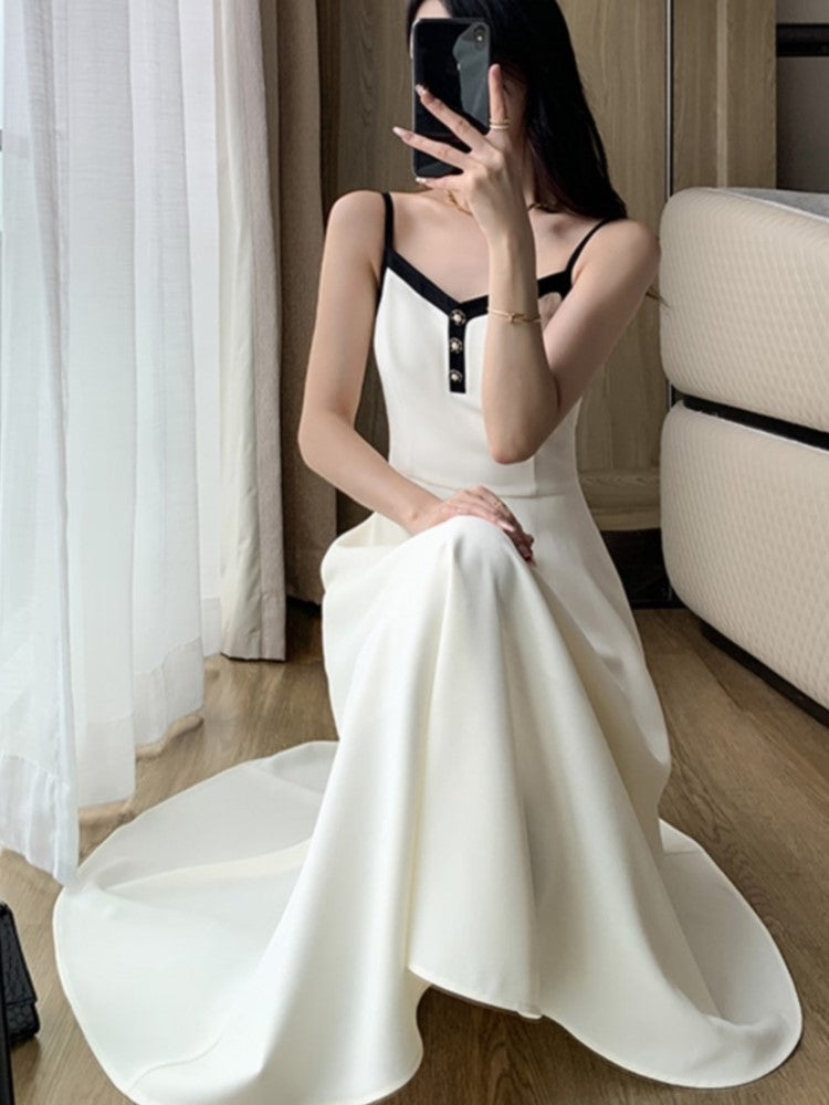 Effortlessly Elegant Dress with a Timeless Design