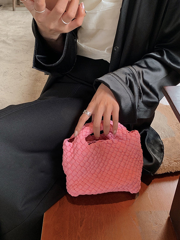 Well Tailored Bag with a Graceful Silhouette