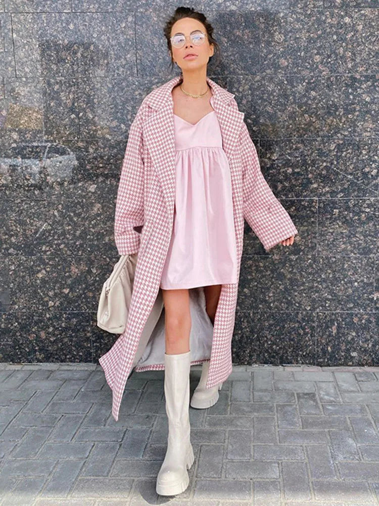 Well Tailored Coat with a Graceful Silhouette